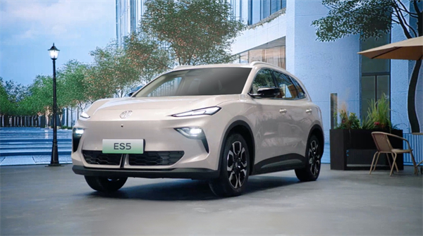 開創(chuàng)傳統(tǒng)車企先河，MG重新發(fā)布ES5，“領(lǐng)先一代、便宜一萬”重塑格局